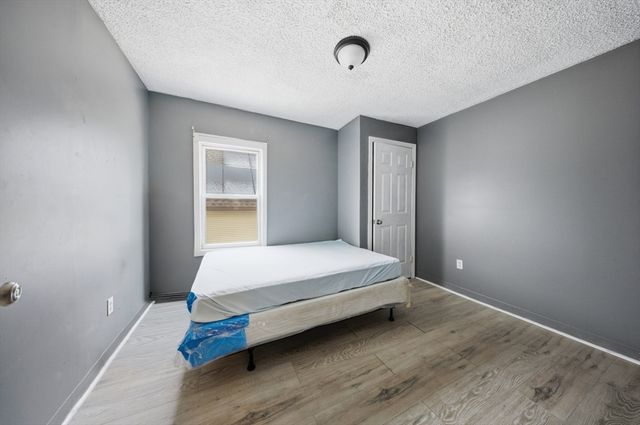 70 Pleasant St, Lowell, MA 01852