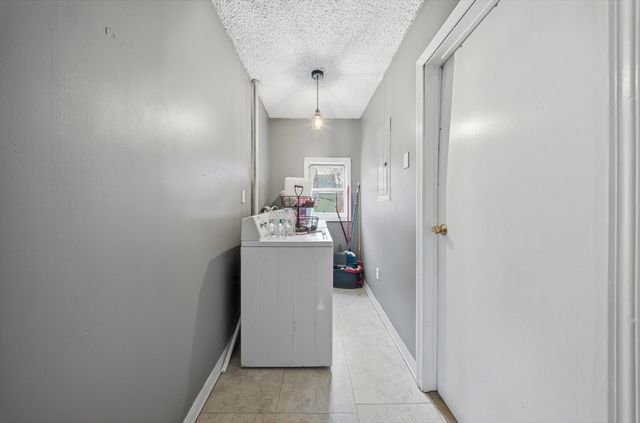 70 Pleasant St, Lowell, MA 01852