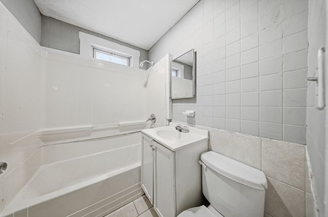 70 Pleasant St, Lowell, MA 01852