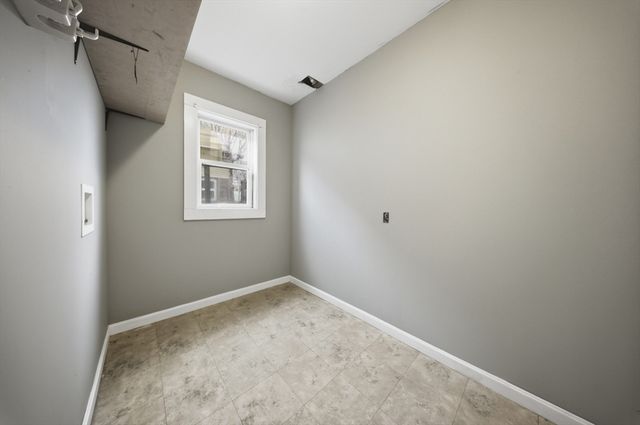 70 Pleasant St, Lowell, MA 01852