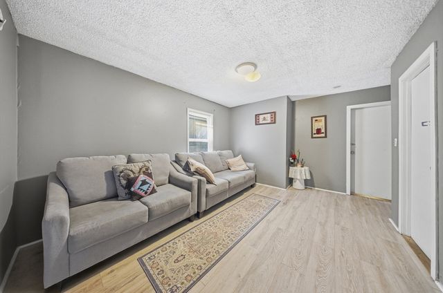 70 Pleasant St, Lowell, MA 01852