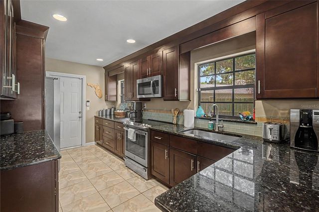 8314 W HIAWATHA STREET, Tampa, FL 33615