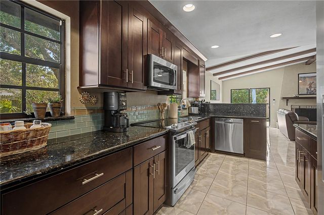 8314 W HIAWATHA STREET, Tampa, FL 33615
