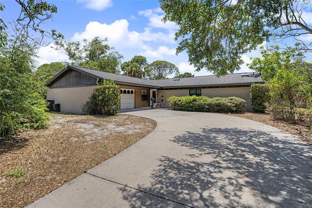 8314 W HIAWATHA STREET, Tampa, FL 33615