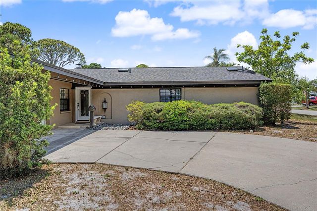 8314 W HIAWATHA STREET, Tampa, FL 33615