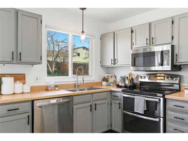 18932 E Kansas Dr, Aurora, CO 80017