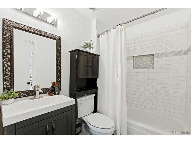 18932 E Kansas Dr, Aurora, CO 80017