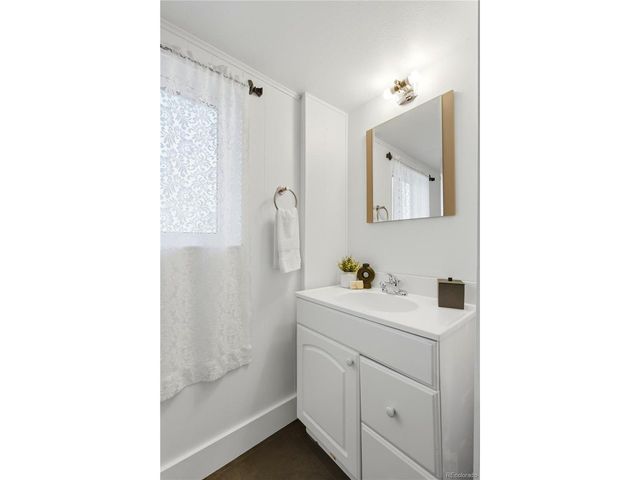 18932 E Kansas Dr, Aurora, CO 80017