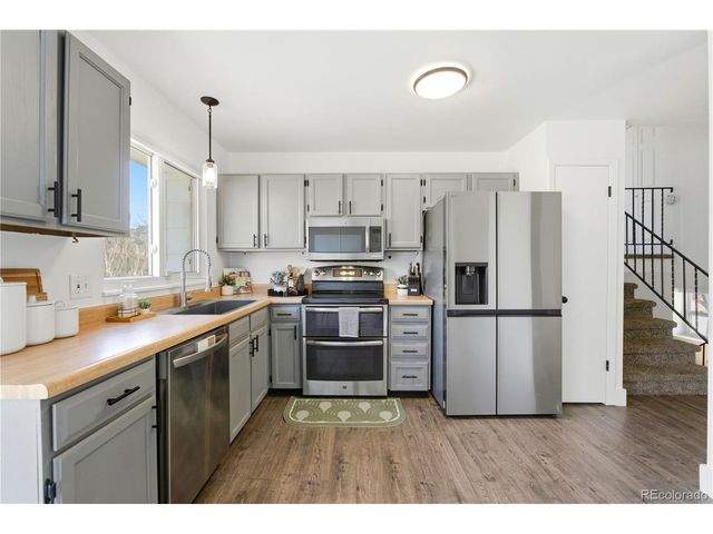18932 E Kansas Dr, Aurora, CO 80017