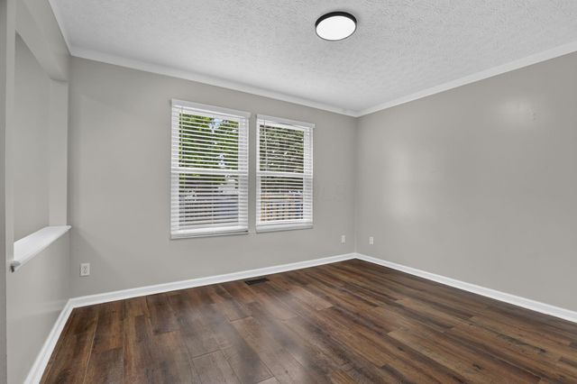 2425 Dunsworth Drive, Columbus, OH 43235