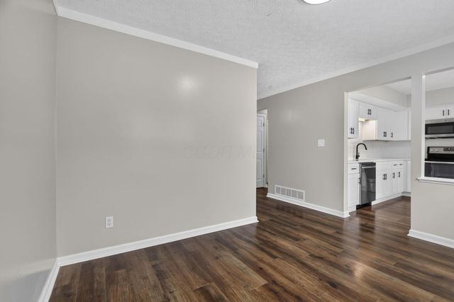 2425 Dunsworth Drive, Columbus, OH 43235