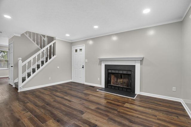 2425 Dunsworth Drive, Columbus, OH 43235