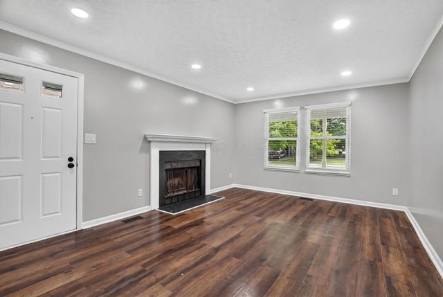 2425 Dunsworth Drive, Columbus, OH 43235