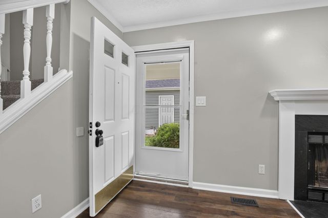 2425 Dunsworth Drive, Columbus, OH 43235