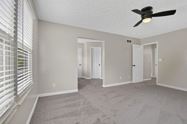 2425 Dunsworth Drive, Columbus, OH 43235