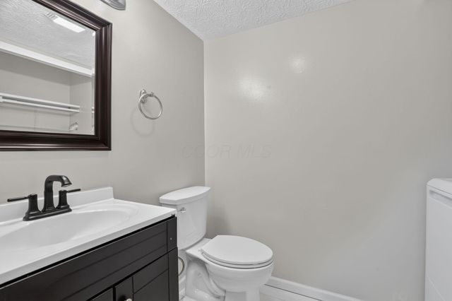 2425 Dunsworth Drive, Columbus, OH 43235