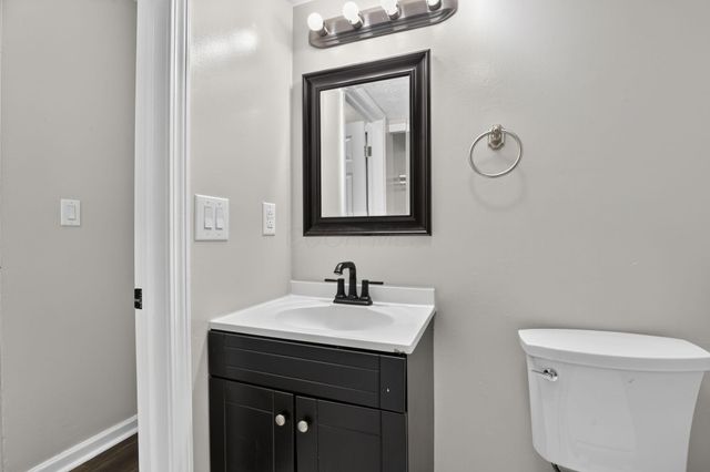 2425 Dunsworth Drive, Columbus, OH 43235