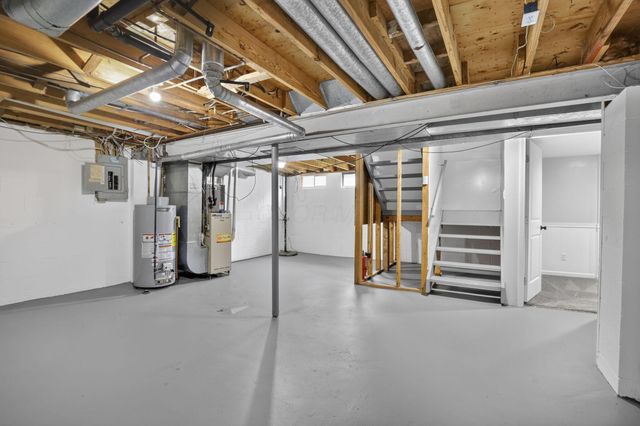 2425 Dunsworth Drive, Columbus, OH 43235