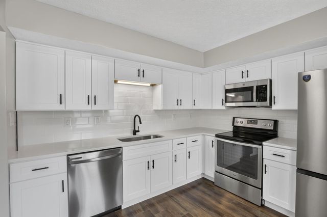 2425 Dunsworth Drive, Columbus, OH 43235