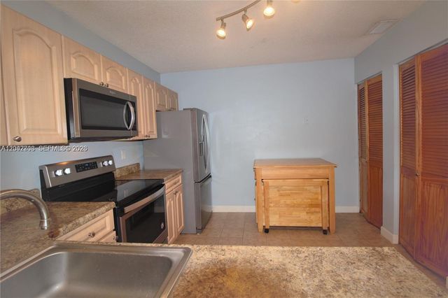 5641 Riverside Dr 303B1, Coral Springs, FL 33067