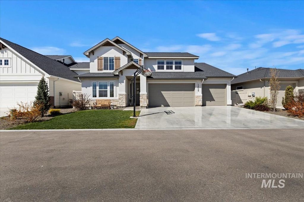12159 S Red Shouldered Hawk Ln, Nampa, ID 83686