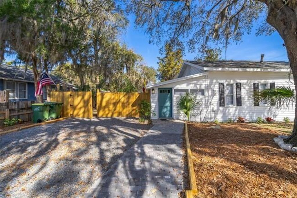 325 S 2ND STREET 206, Leesburg, FL 34748