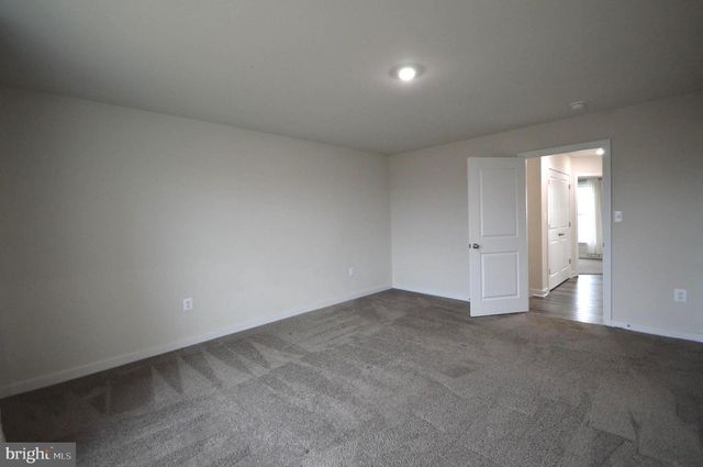 44 MARINERIS CIR, Martinsburg, WV 25405