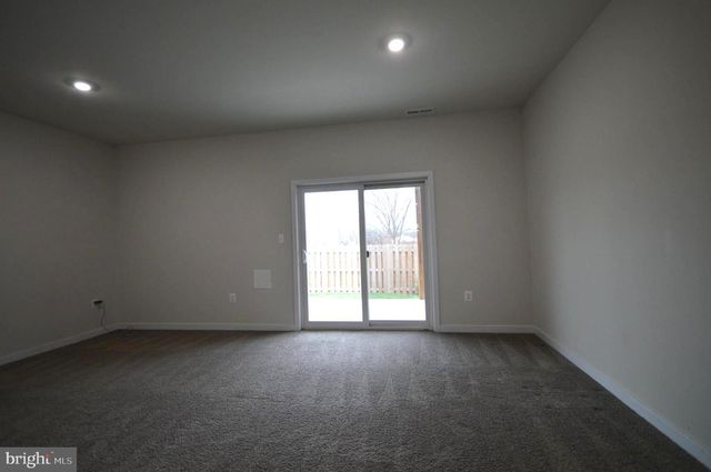 44 MARINERIS CIR, Martinsburg, WV 25405