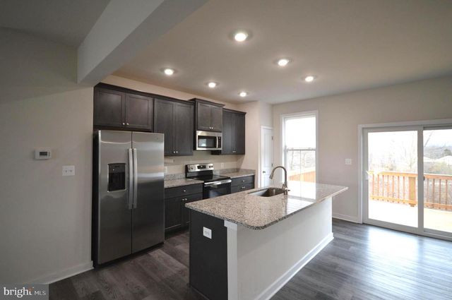 44 MARINERIS CIR, Martinsburg, WV 25405