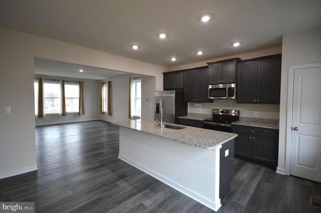 44 MARINERIS CIR, Martinsburg, WV 25405