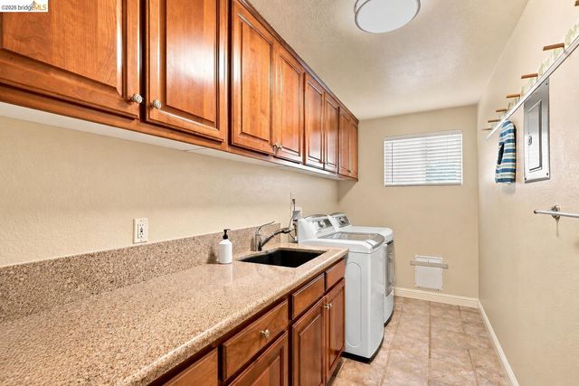 325 San Marino Ln, Brentwood, CA 94513