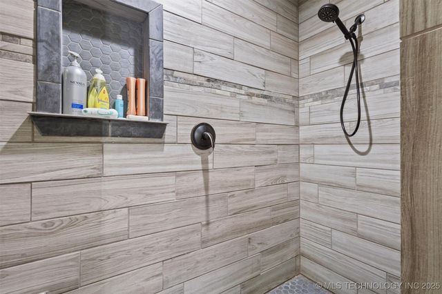 2451 E End, Madill, OK 73446