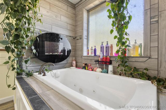 2451 E End, Madill, OK 73446