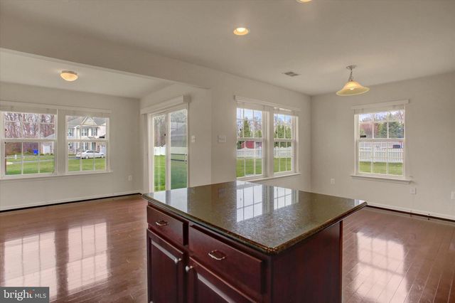 8 ROMANCE LN, Chambersburg, PA 17202