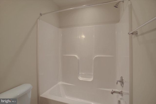 8 ROMANCE LN, Chambersburg, PA 17202