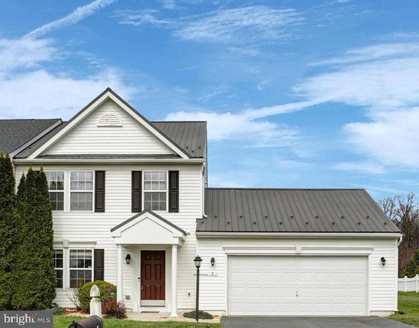 8 ROMANCE LN, Chambersburg, PA 17202