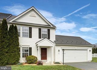 8 ROMANCE LN, Chambersburg, PA 17202