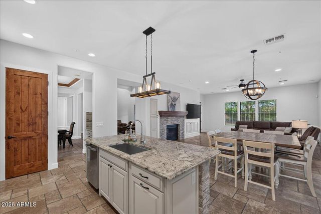 5616 E LIBBY Street, Scottsdale, AZ 85254