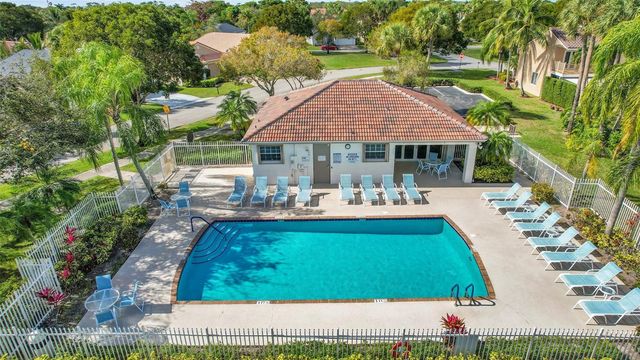 4530 NW 7th Street, Deerfield Beach, FL 33442