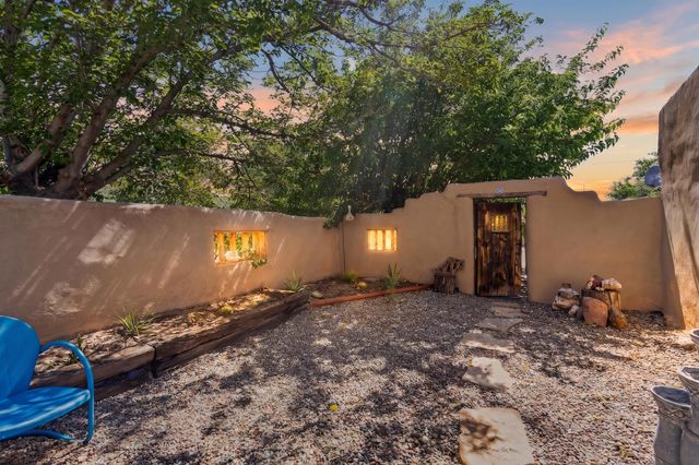16 Bennett Road, Los Lunas, NM 87031