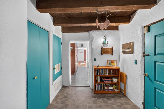 16 Bennett Road, Los Lunas, NM 87031
