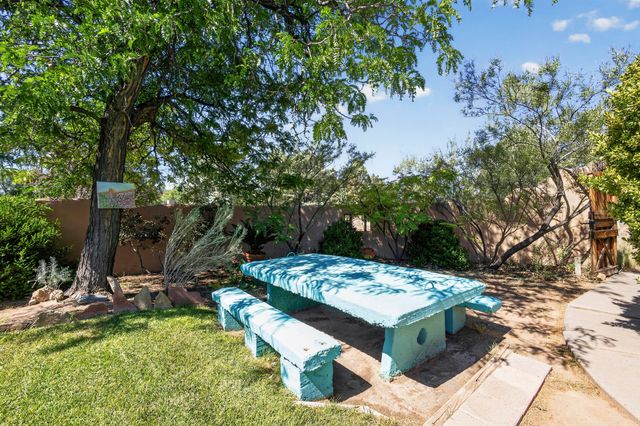 16 Bennett Road, Los Lunas, NM 87031
