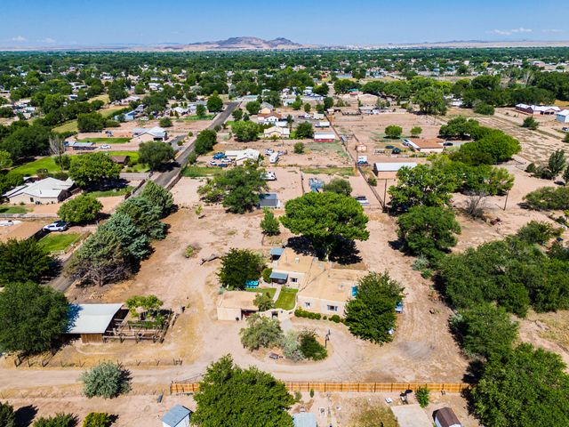 16 Bennett Road, Los Lunas, NM 87031