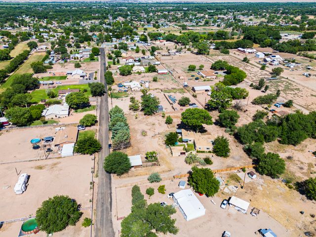 16 Bennett Road, Los Lunas, NM 87031