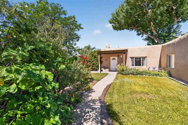 16 Bennett Road, Los Lunas, NM 87031
