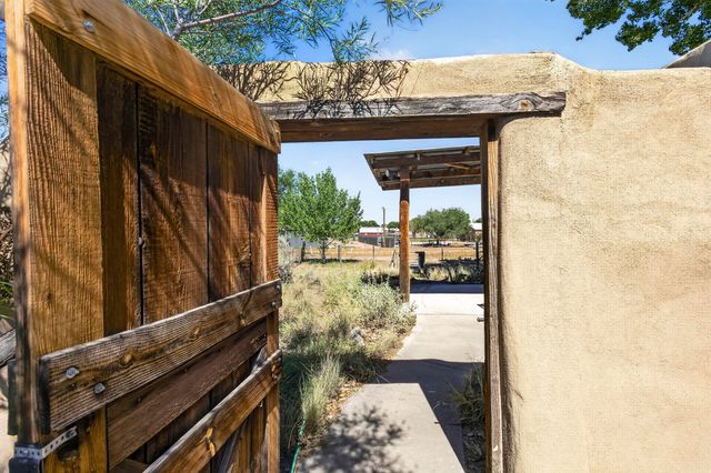 16 Bennett Road, Los Lunas, NM 87031