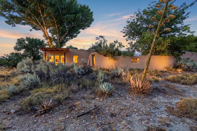 16 Bennett Road, Los Lunas, NM 87031