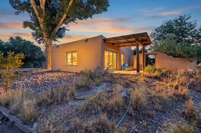 16 Bennett Road, Los Lunas, NM 87031