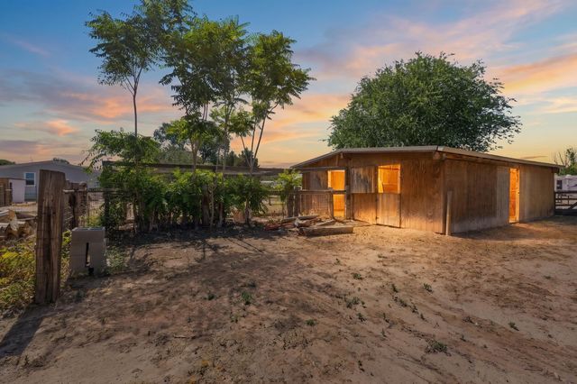 16 Bennett Road, Los Lunas, NM 87031