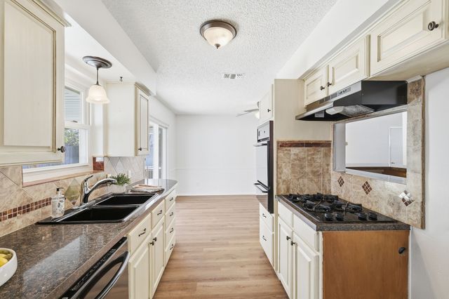 808 Bridle Avenue, White Settlement, TX 76108